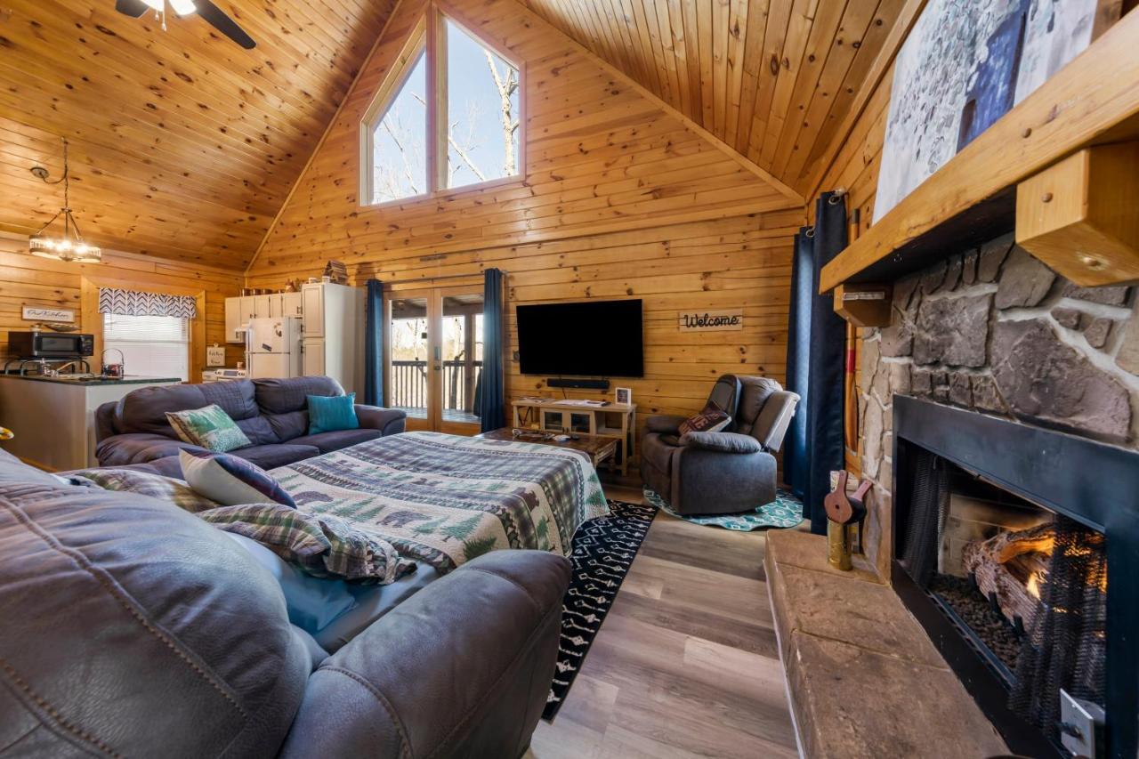 Serenity, A Rustic Log Cabin Retreat Sevierville Exterior foto