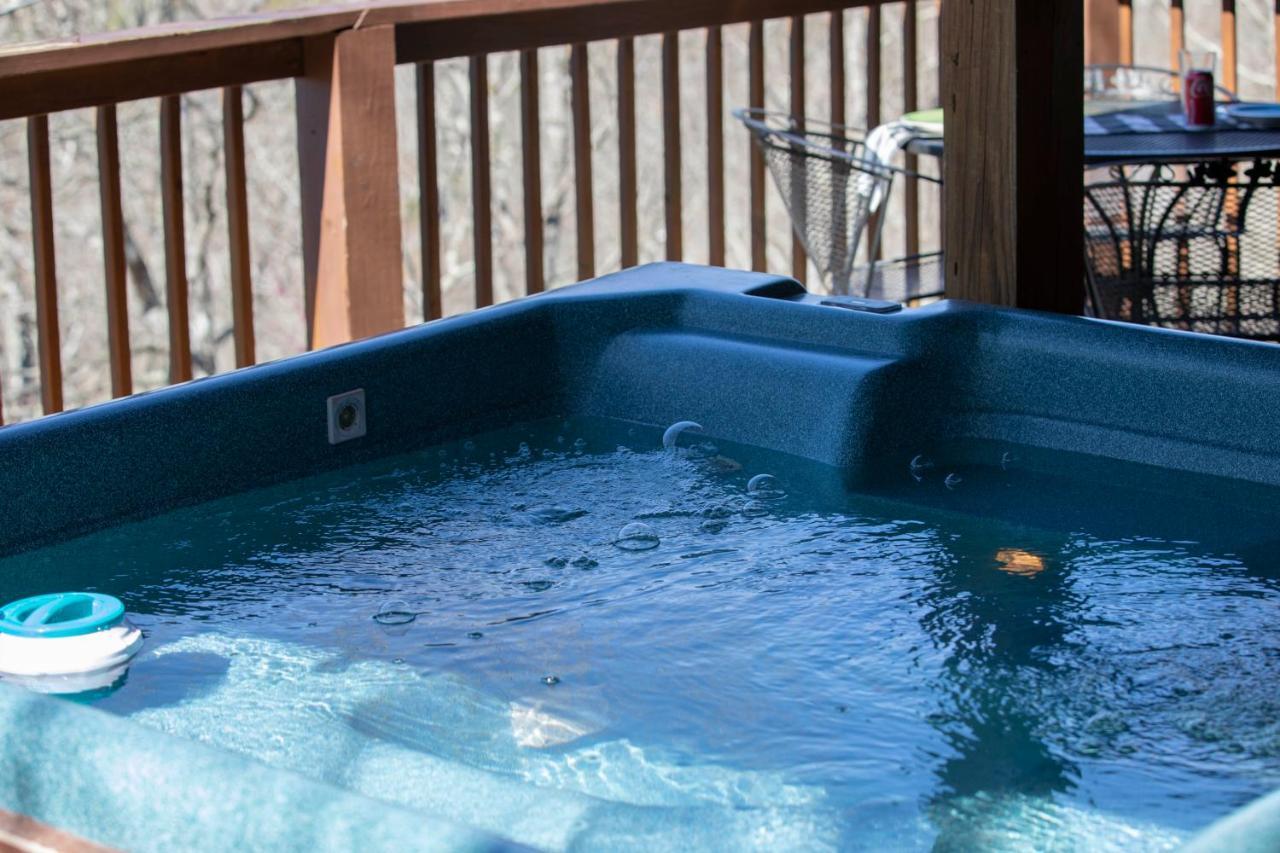 Serenity, A Rustic Log Cabin Retreat Sevierville Exterior foto